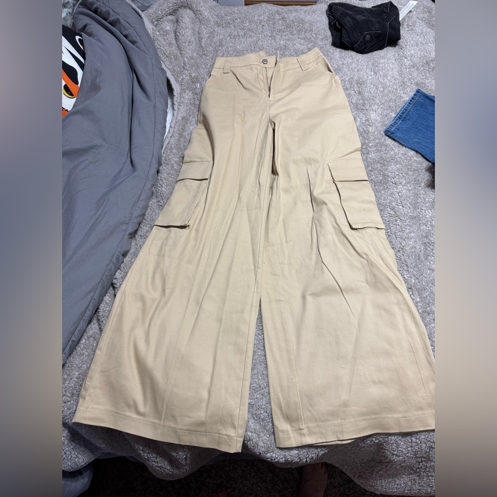 flying tomato wide leg cargos size small